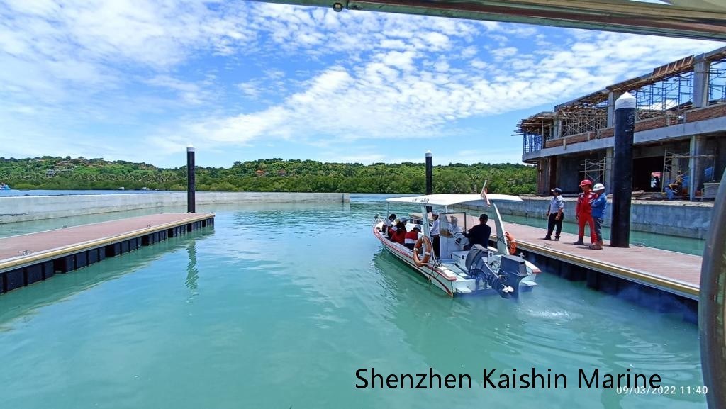 Customized Finger Dock Marina Dock with Marine-grade Aluminum Alloy 6061 T6 and Scratch Resistant Floating Pontoon