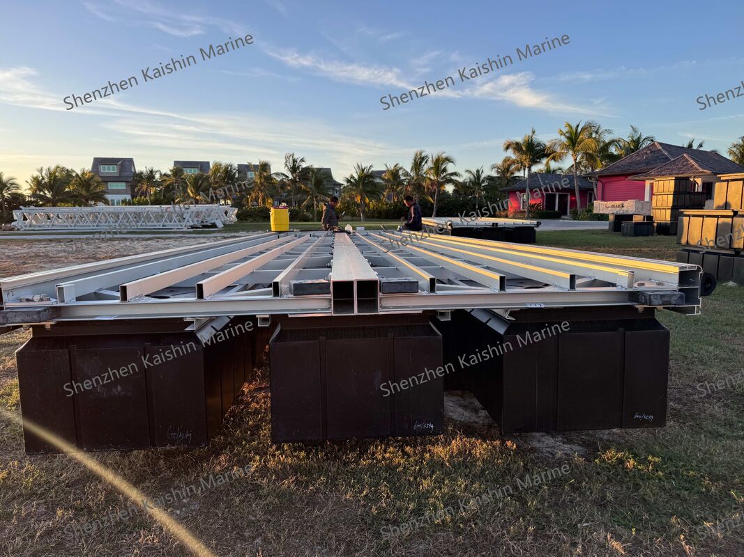 Customizable Size Corrosion Resistant LLDPE Floating Dock with 5mm Shell Thickness for Marina and Pontoon